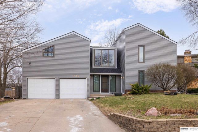 723 S 153rd Circle, Omaha, NE 68154