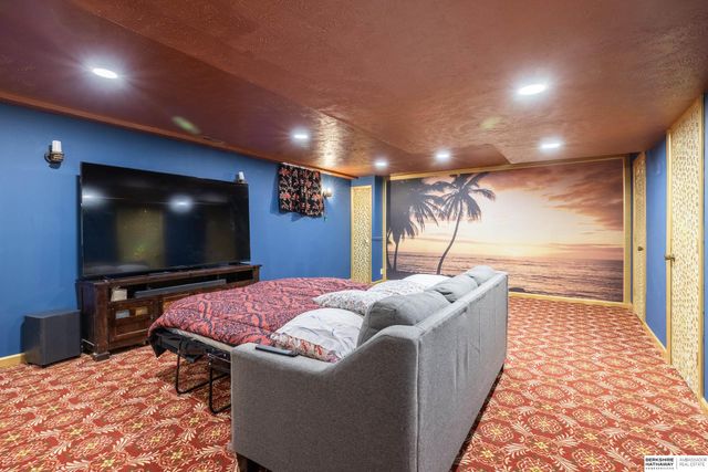 723 S 153rd Circle, Omaha, NE 68154