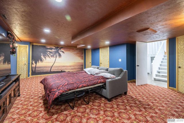 723 S 153rd Circle, Omaha, NE 68154