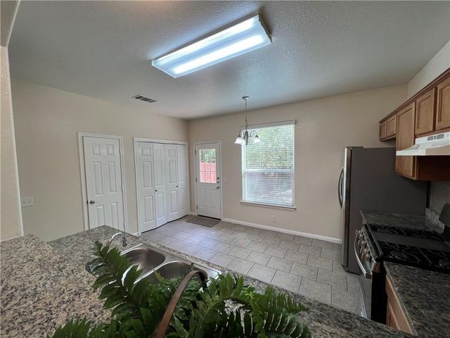 2400 Allred DR B, Austin, TX 78748