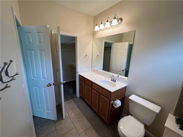 2400 Allred DR B, Austin, TX 78748