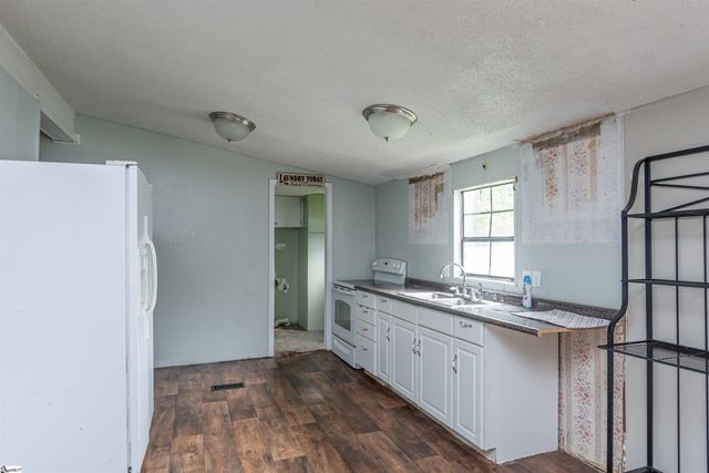 95 Madden Road, Clinton, SC 29325