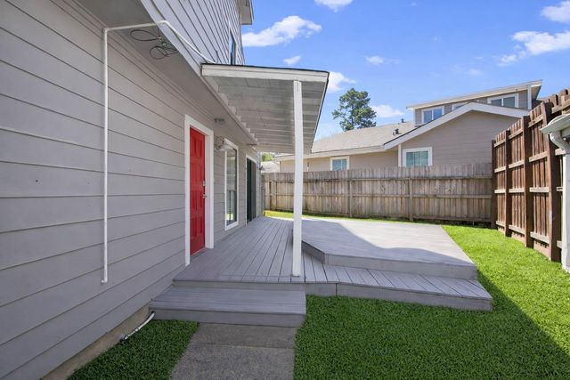 88 Lakeview Village, Conroe, TX 77356