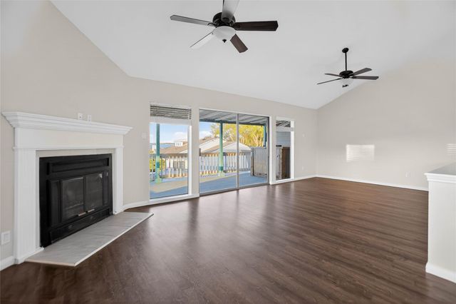 88 Lakeview Village, Conroe, TX 77356