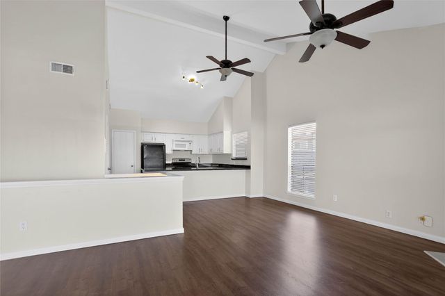 88 Lakeview Village, Conroe, TX 77356