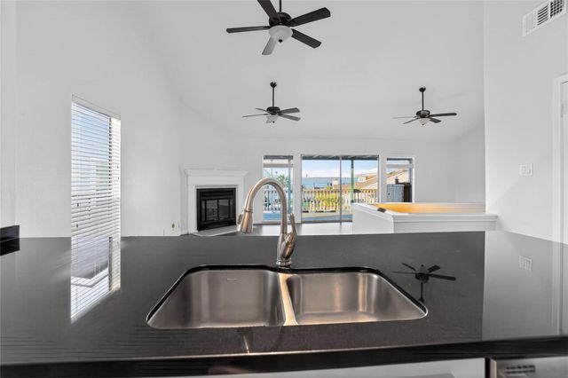 88 Lakeview Village, Conroe, TX 77356