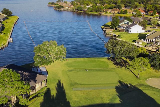 88 Lakeview Village, Conroe, TX 77356