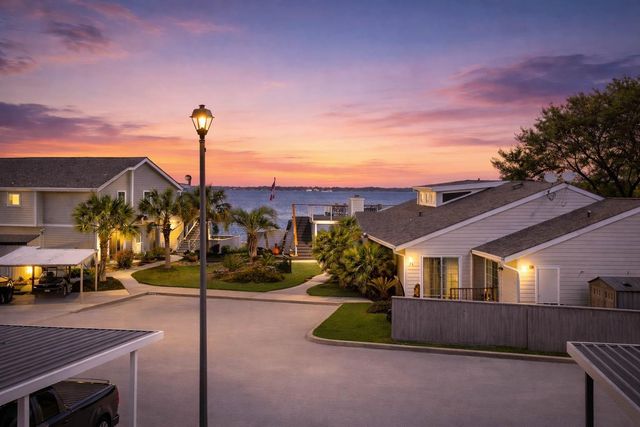 88 Lakeview Village, Conroe, TX 77356