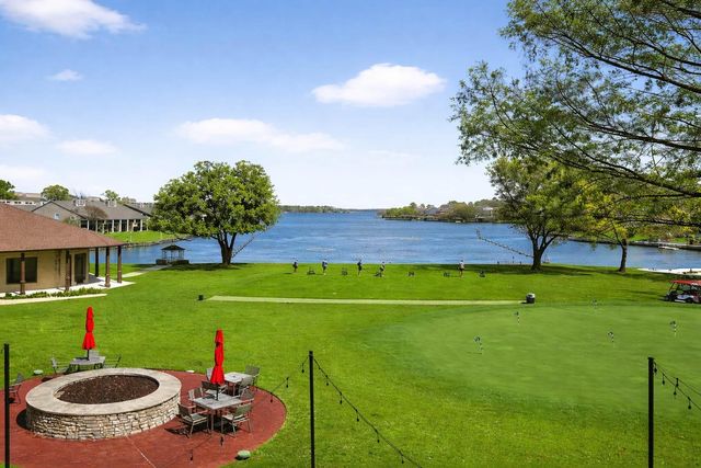 88 Lakeview Village, Conroe, TX 77356