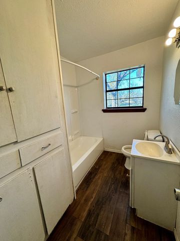 20 E 39th Street, San Angelo, TX 76903