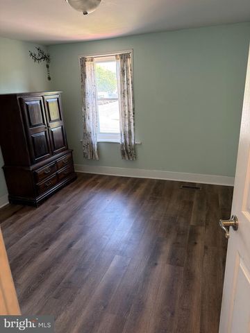 328 FRANKLIN ST, Shoemakersville, PA 19555