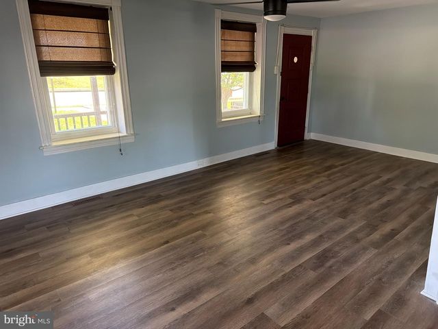 328 FRANKLIN ST, Shoemakersville, PA 19555