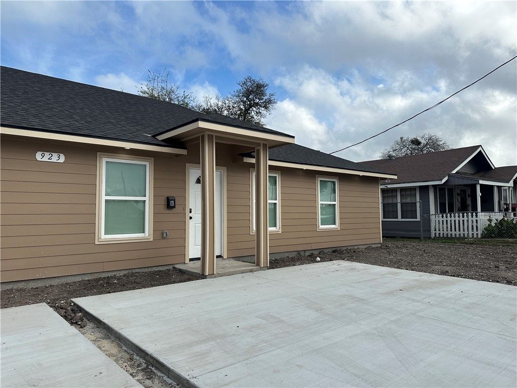 923 Craig St B, Corpus Christi, TX 78404