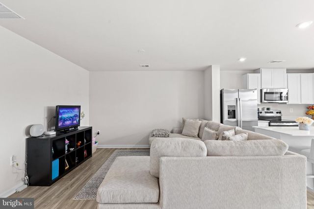 240 OLYMPUS RD, Charles Town, WV 25414