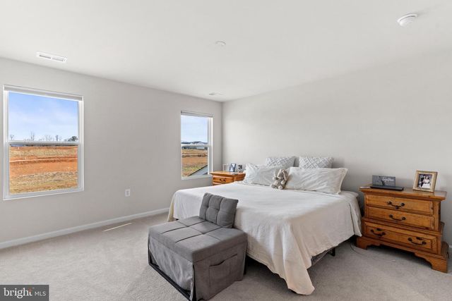 240 OLYMPUS RD, Charles Town, WV 25414