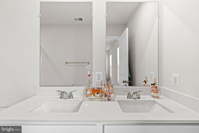 240 OLYMPUS RD, Charles Town, WV 25414