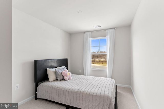 240 OLYMPUS RD, Charles Town, WV 25414