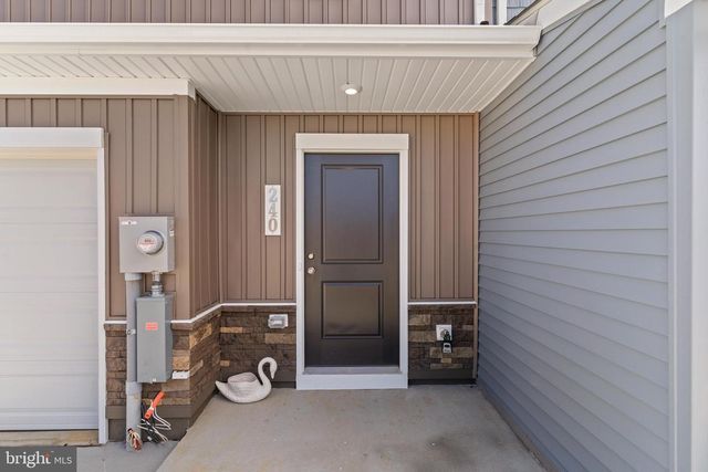 240 OLYMPUS RD, Charles Town, WV 25414