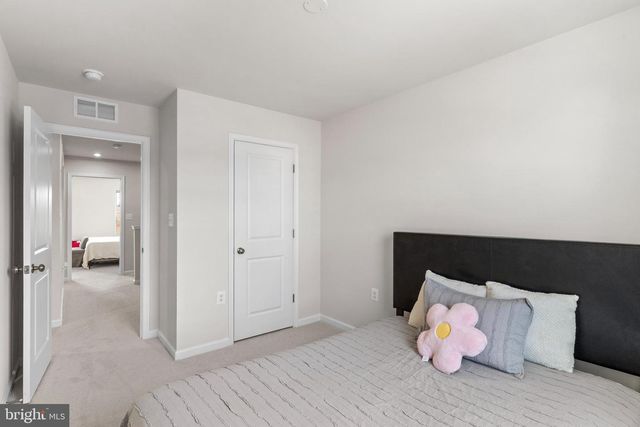 240 OLYMPUS RD, Charles Town, WV 25414