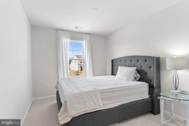 240 OLYMPUS RD, Charles Town, WV 25414