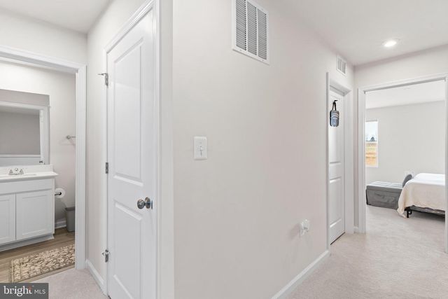 240 OLYMPUS RD, Charles Town, WV 25414