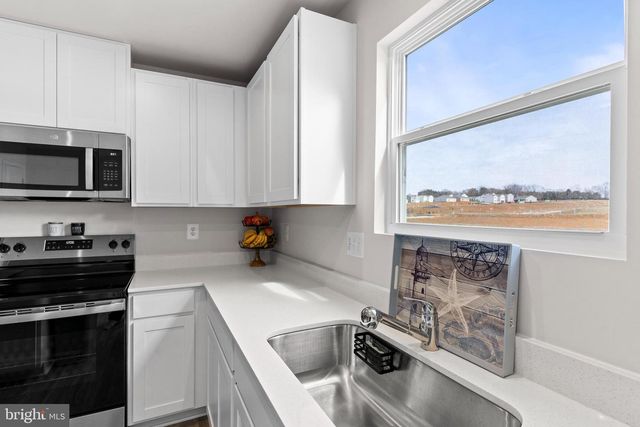 240 OLYMPUS RD, Charles Town, WV 25414