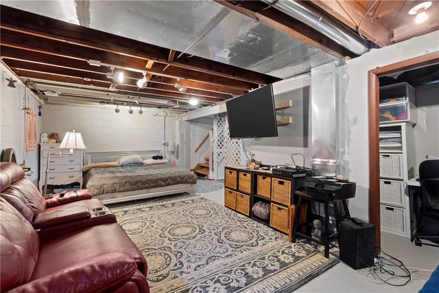 330 Wilson Dr, Penn Hills, PA 15235