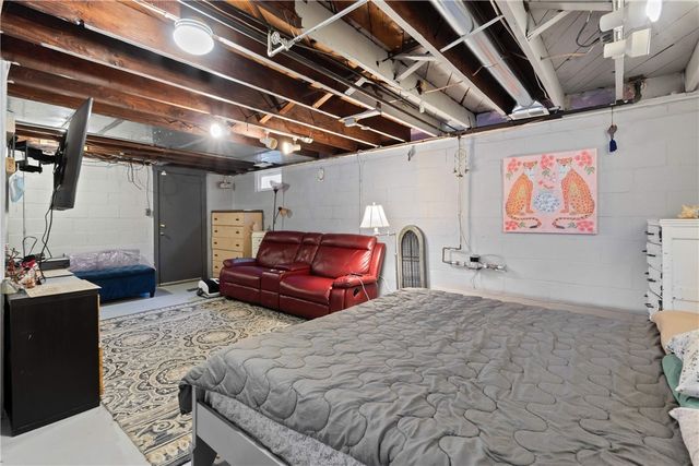 330 Wilson Dr, Penn Hills, PA 15235