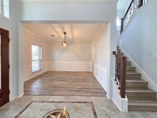 10038 Barr Lake Drive, Houston, TX 77095