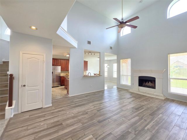10038 Barr Lake Drive, Houston, TX 77095