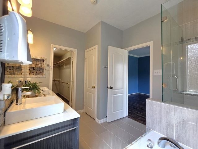 10038 Barr Lake Drive, Houston, TX 77095