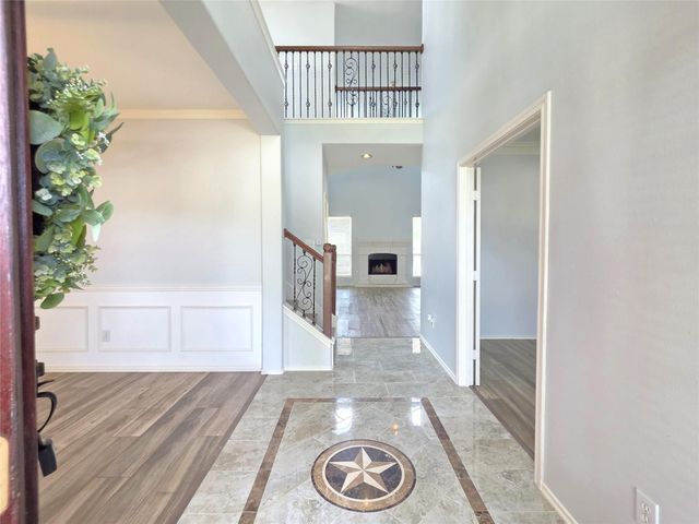 10038 Barr Lake Drive, Houston, TX 77095