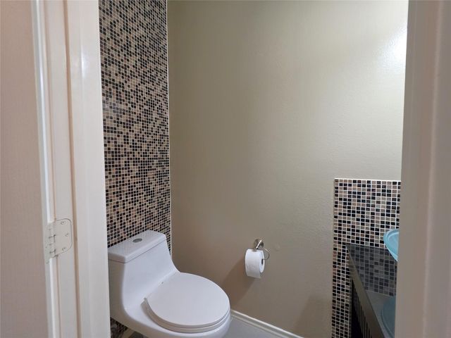 10038 Barr Lake Drive, Houston, TX 77095