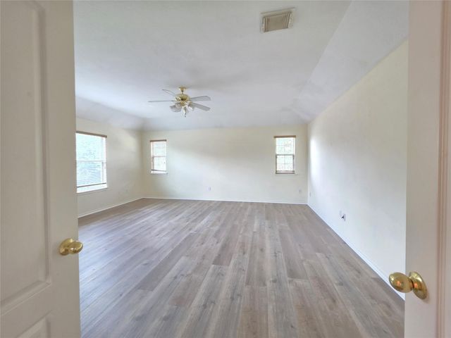 10038 Barr Lake Drive, Houston, TX 77095