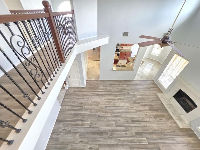 10038 Barr Lake Drive, Houston, TX 77095