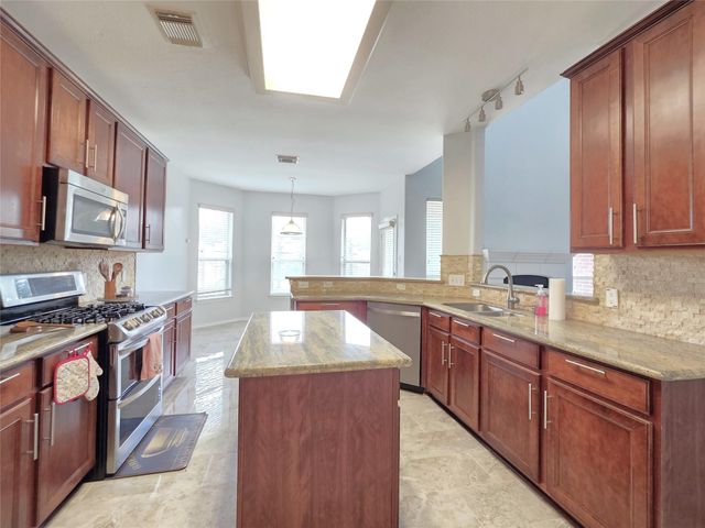 10038 Barr Lake Drive, Houston, TX 77095
