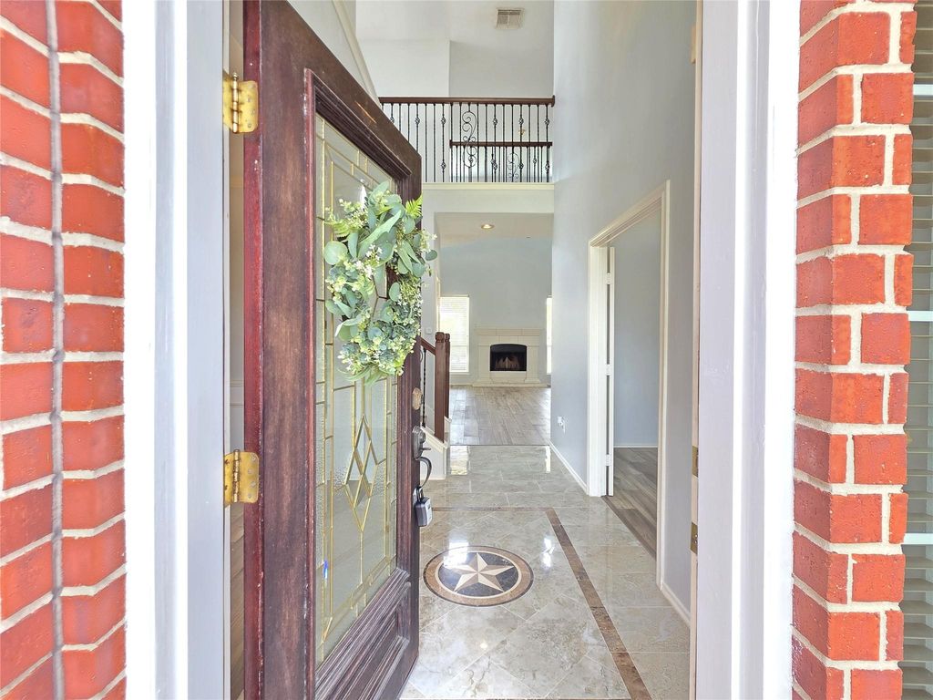 10038 Barr Lake Drive, Houston, TX 77095