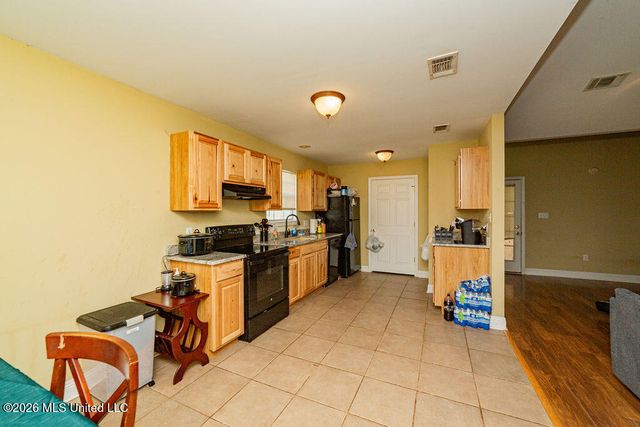 218 Dogwood Street, Waveland, MS 39576