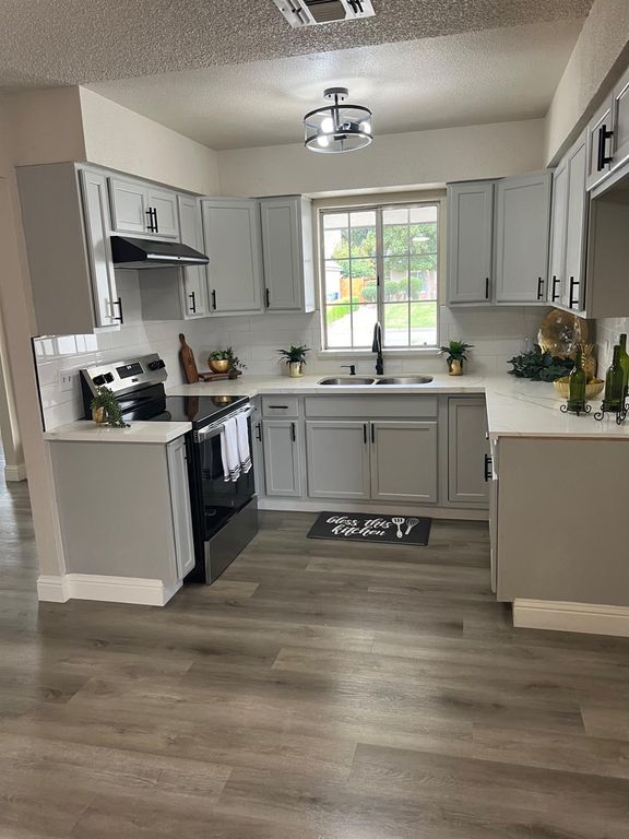 Image 11 of property listing at 2071 E Cromwell Avenue, Fresno, CA 93720