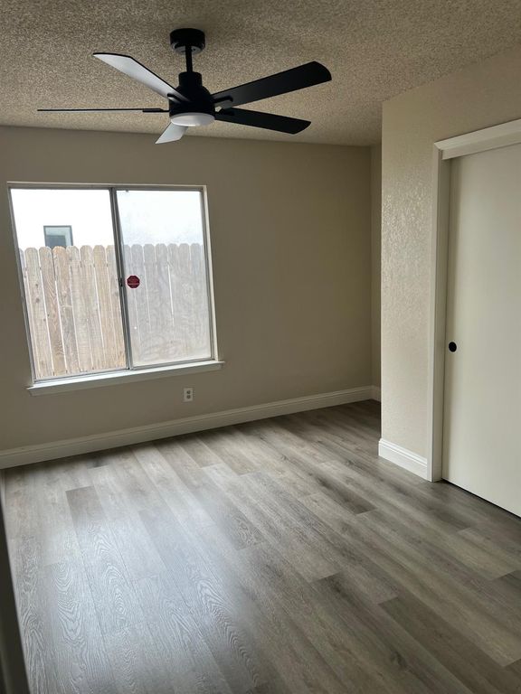 Image 12 of property listing at 2071 E Cromwell Avenue, Fresno, CA 93720