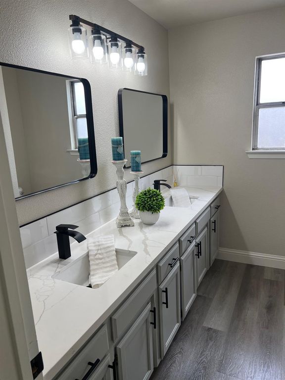 Image 13 of property listing at 2071 E Cromwell Avenue, Fresno, CA 93720