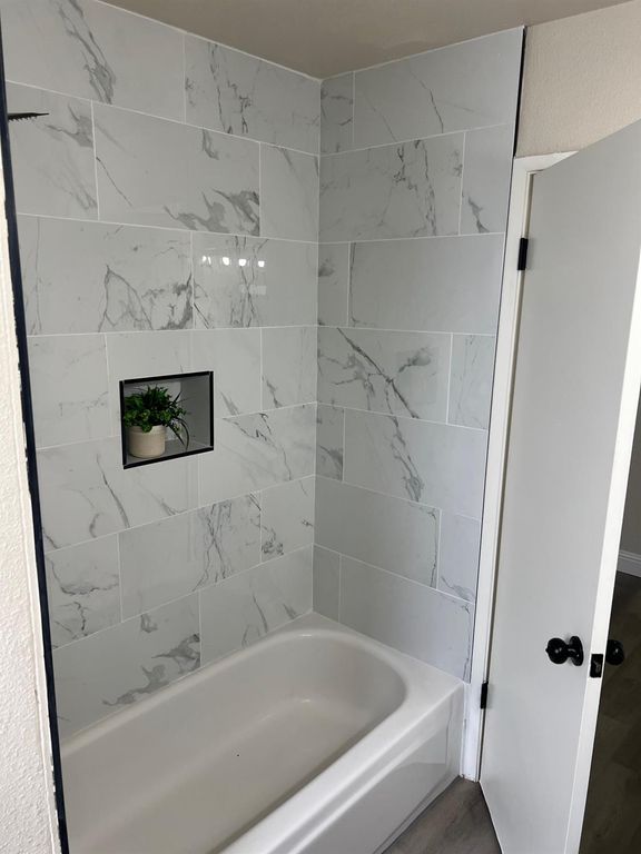 Image 14 of property listing at 2071 E Cromwell Avenue, Fresno, CA 93720