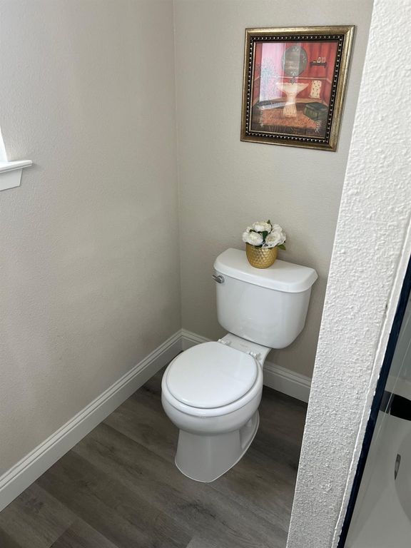 Image 15 of property listing at 2071 E Cromwell Avenue, Fresno, CA 93720