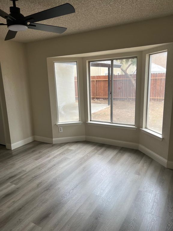 Image 19 of property listing at 2071 E Cromwell Avenue, Fresno, CA 93720