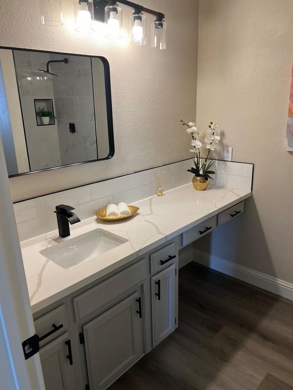 Image 20 of property listing at 2071 E Cromwell Avenue, Fresno, CA 93720