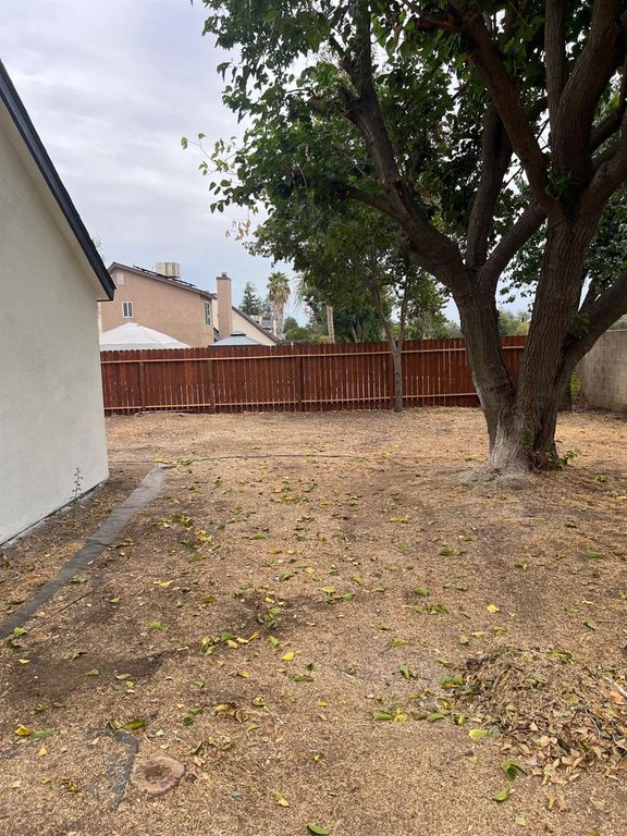 Image 25 of property listing at 2071 E Cromwell Avenue, Fresno, CA 93720
