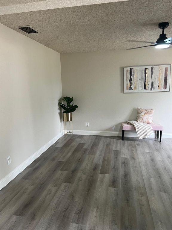 Image 4 of property listing at 2071 E Cromwell Avenue, Fresno, CA 93720