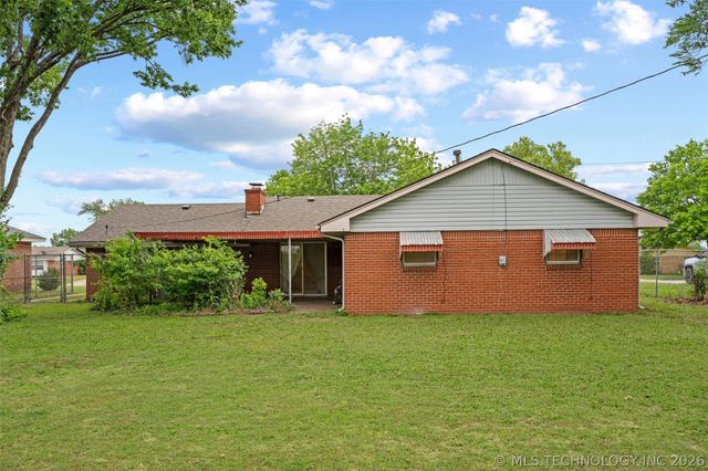 5423 Baylor Drive, Bartlesville, OK 74006