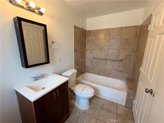 7943 Newcastle, Reseda, CA 91335