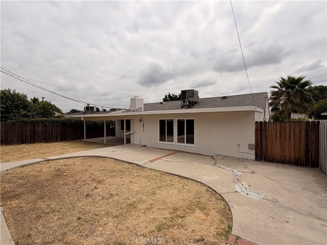 7943 Newcastle, Reseda, CA 91335